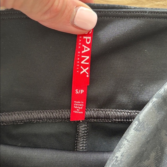 Spanx black Faux Leather Brocade Leggings woman’s size
Small - Picture 5 of 5